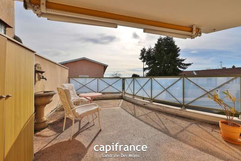 Appartement à SAINT-GENIS-LES-OLLIERES