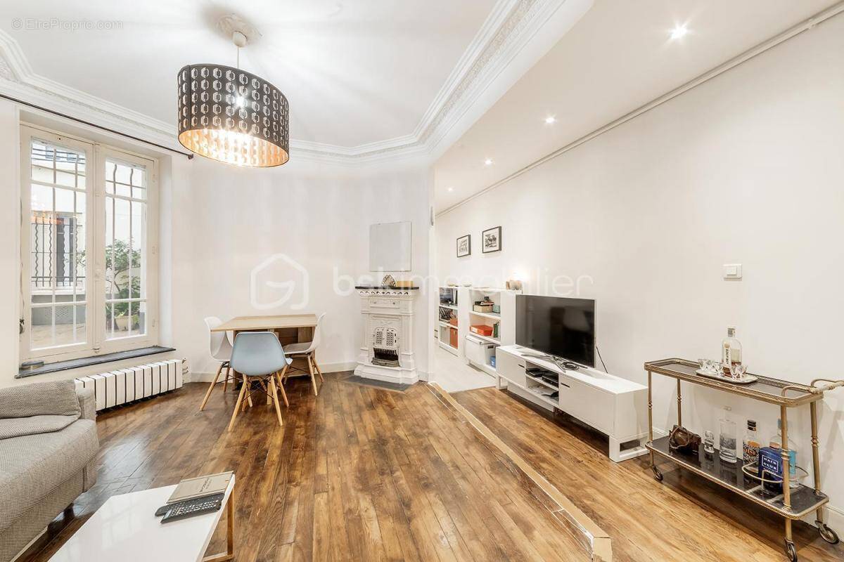 Appartement à PARIS-14E