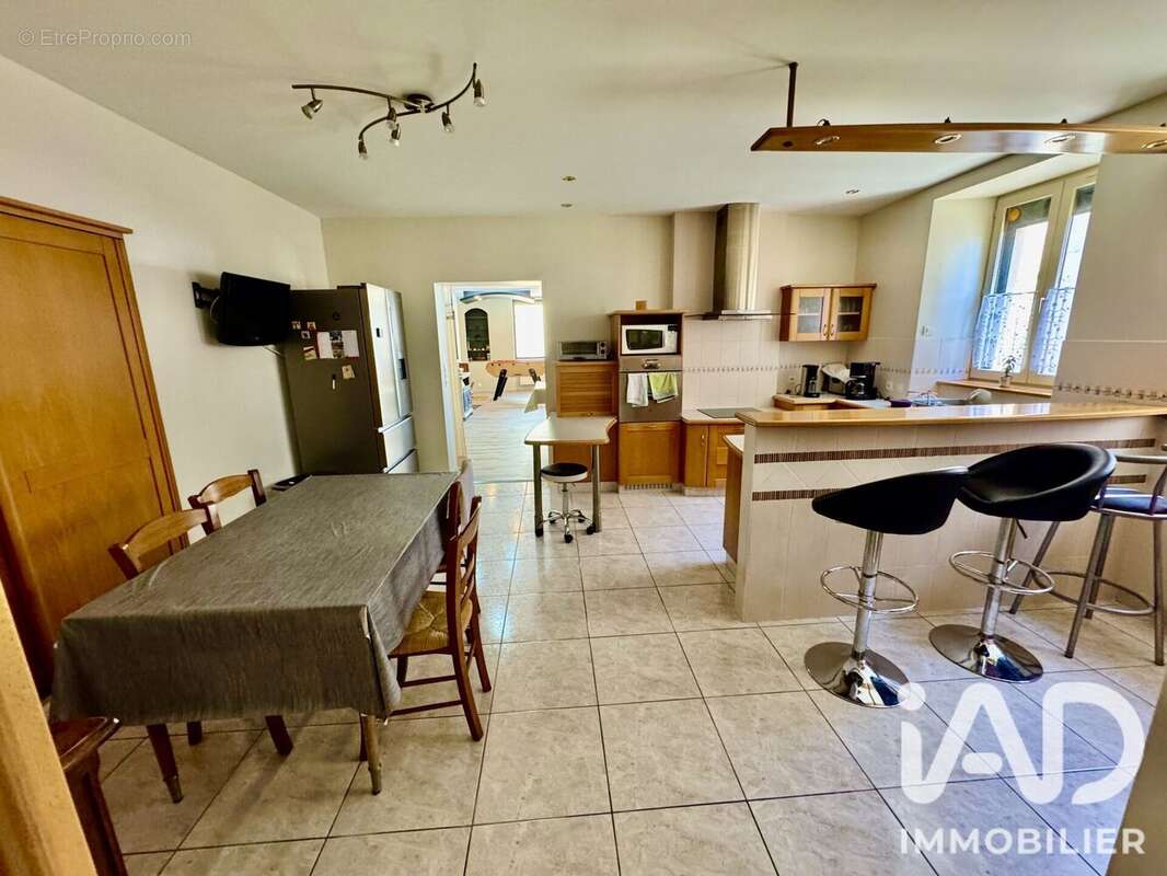Appartement 248 m² à Cerans-Foulletourte  - photo 5
