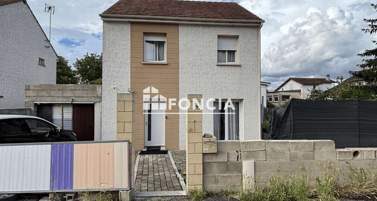 Maison à CORBEIL-ESSONNES