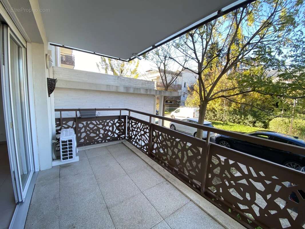 Appartement à CARROS