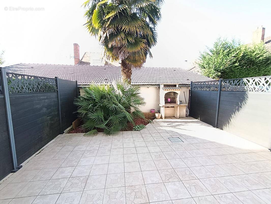 Maison à SAINT-PIERRE-DU-PERRAY