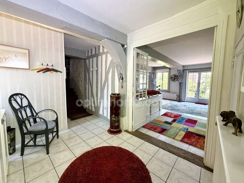 Demeure de caractère du XVIIe siècle rénovée avec élégance – Une adresse rare au cœur de la ville de Bernay (27300) - photo 2