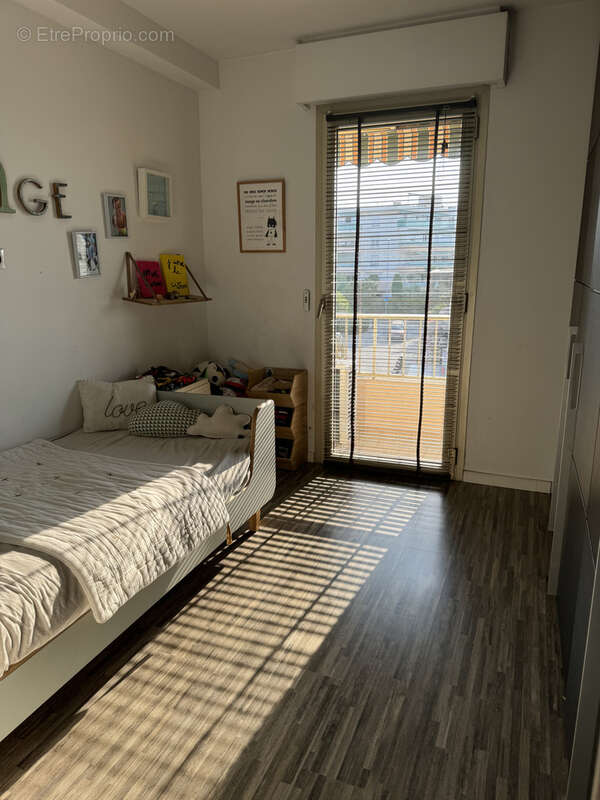 Appartement à SAINT-LAURENT-DU-VAR