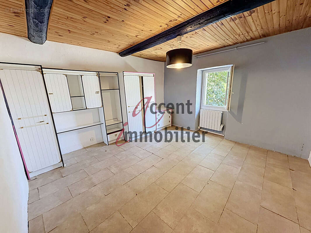 Maison 114 m² avec une cour, 3 chambres et atelier de 50m² - photo 7