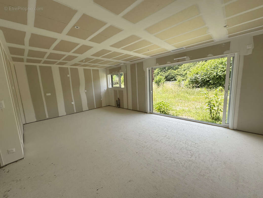 Maison à PAREMPUYRE