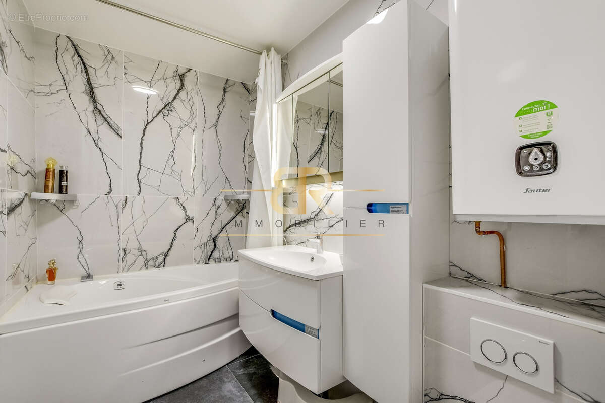 Appartement à CHARENTON-LE-PONT