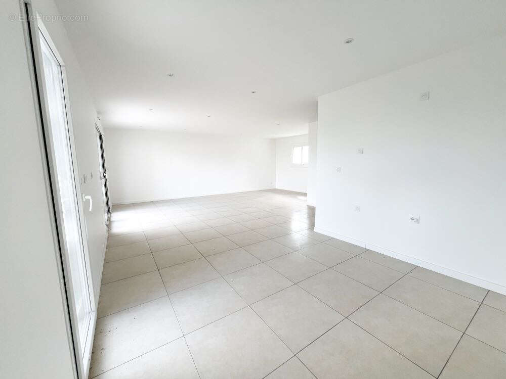 Maison à SAINT-BEAUZIRE