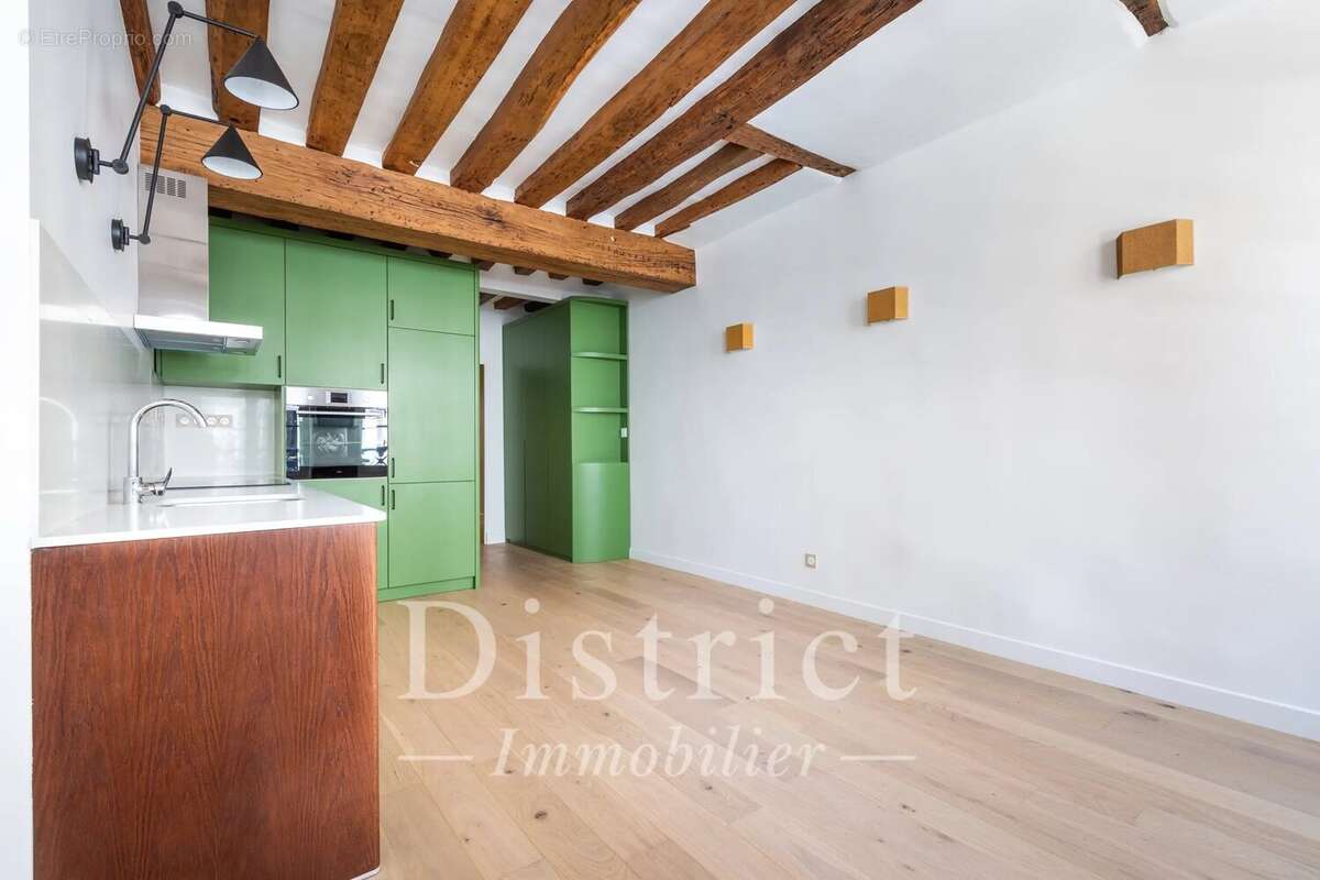 Hôtel de Ville - Rambuteau / Appartement rénové de 45 m² avec terrasse - photo 4