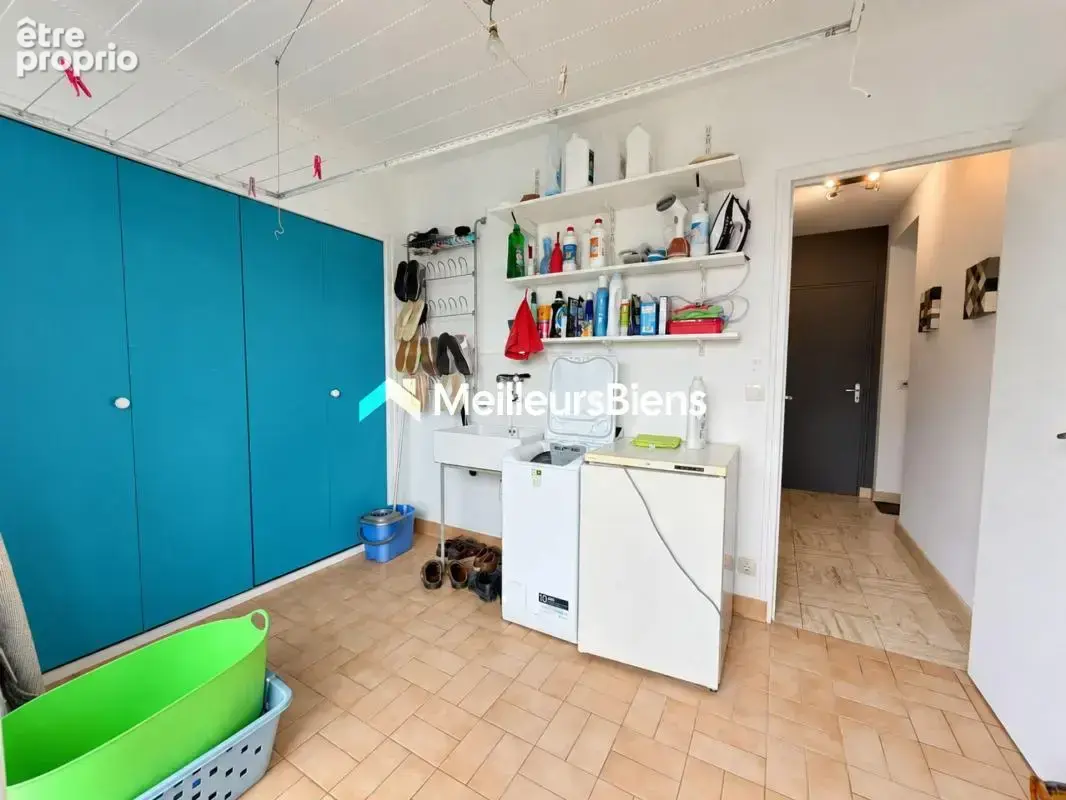 LAVAL – Pavillon de 141 m², 4 chambres, double garage et jardin sans vis-à-vis - photo 12