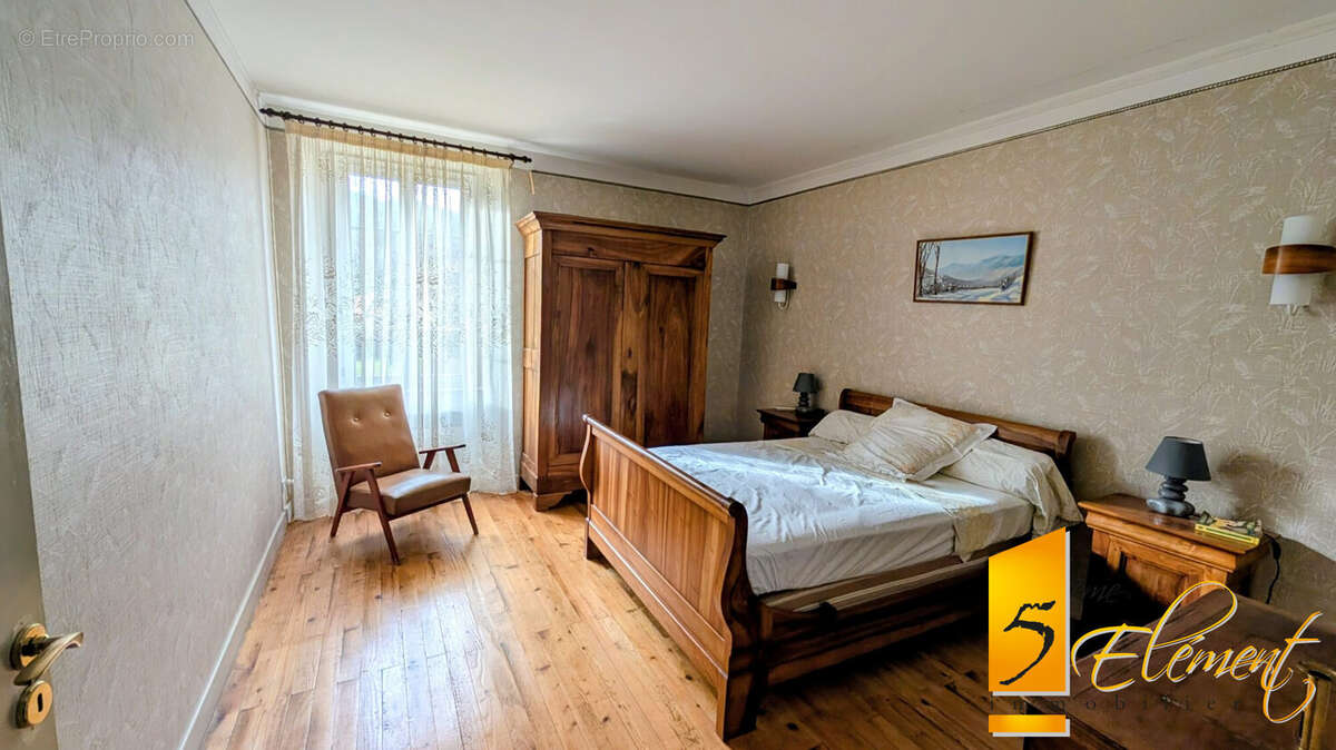 Maison à SAINT-PIERRE-DE-BRESSIEUX