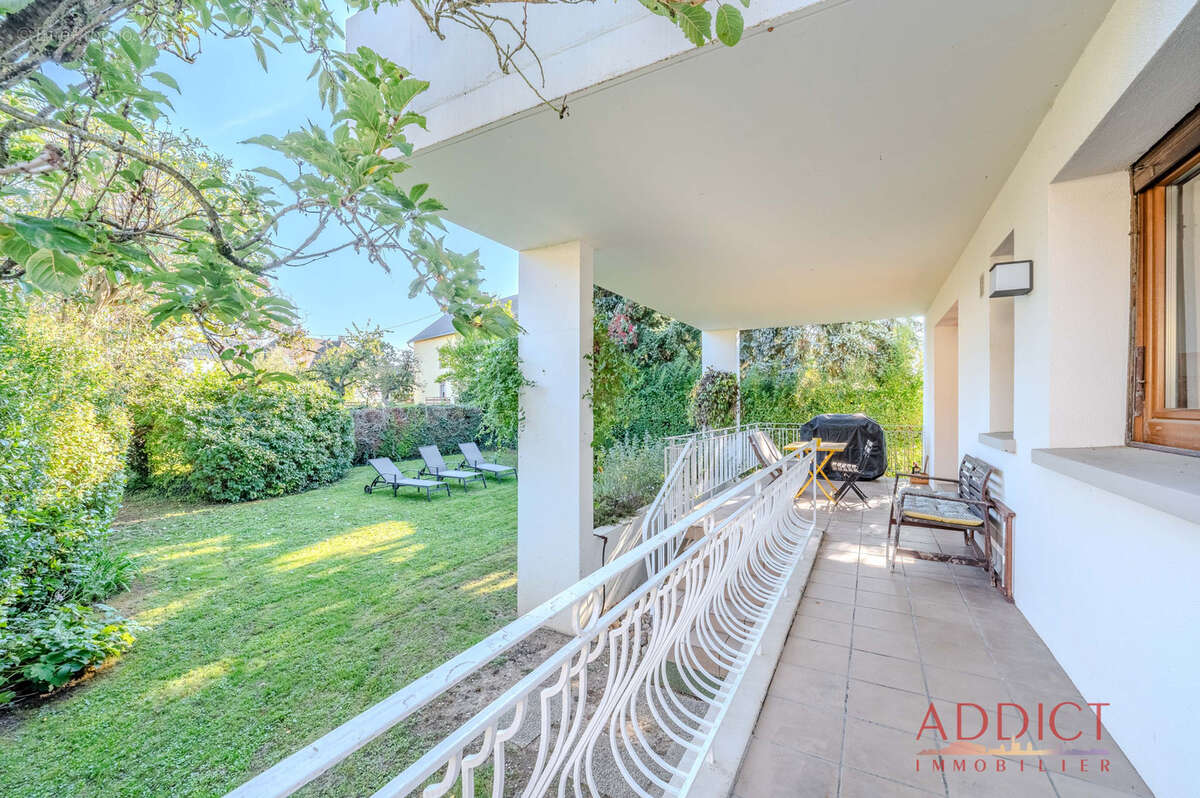 Spacieux appartement 5 pièces avec terrasse et grand jardin privatif - photo 3
