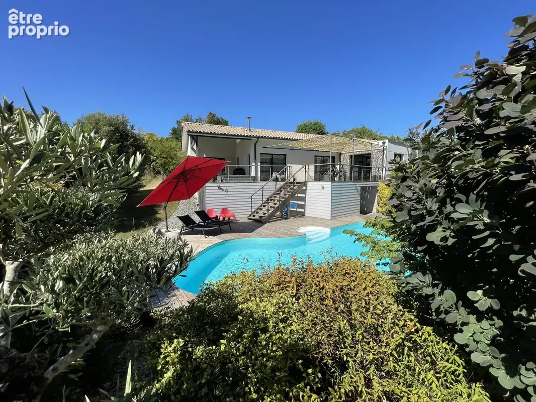 La maison et sa piscine