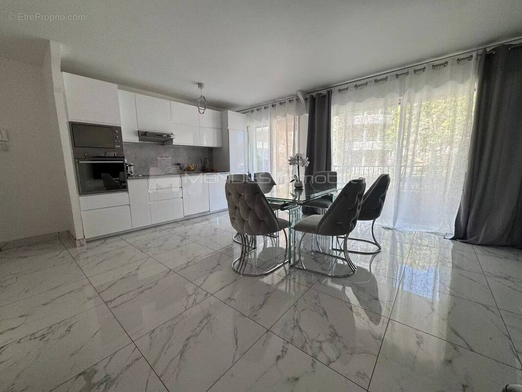 Appartement à ROQUEBRUNE-CAP-MARTIN