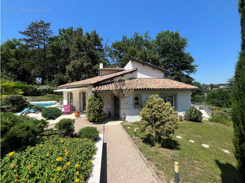 Maison à CHARBONNIERES-LES-BAINS