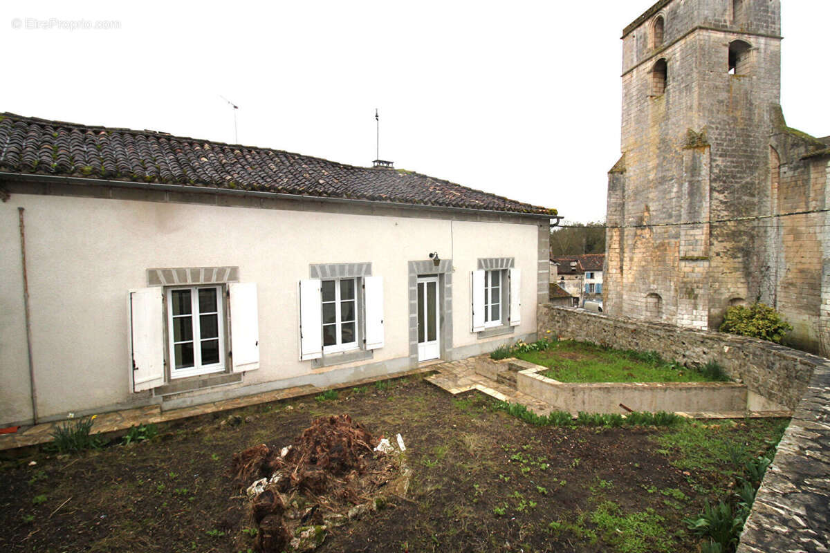 Maison La Rochebeaucourt Et Argentine 4 pièces 75 m2 garage et jardin - photo 16