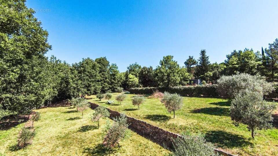 Terrain à BRUE-AURIAC