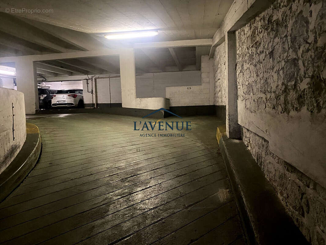 Parking à PARIS-15E