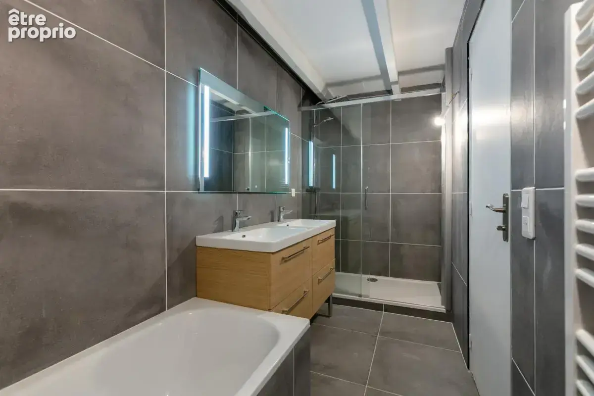 JOURDAIN / Ancien atelier réhabilité en loft duplex - photo 18