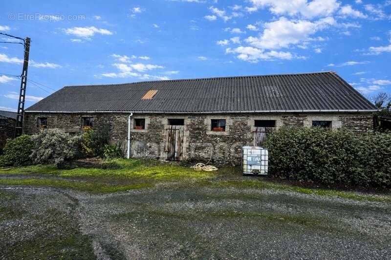 Ensemble immobilier à rénover – Grand terrain – PLOUDIRY (29) - photo 13