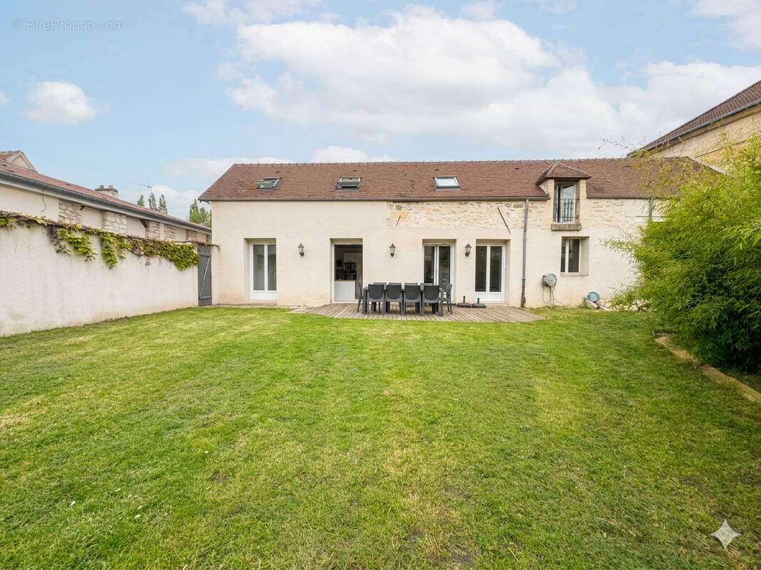 Maison à AVILLY-SAINT-LEONARD
