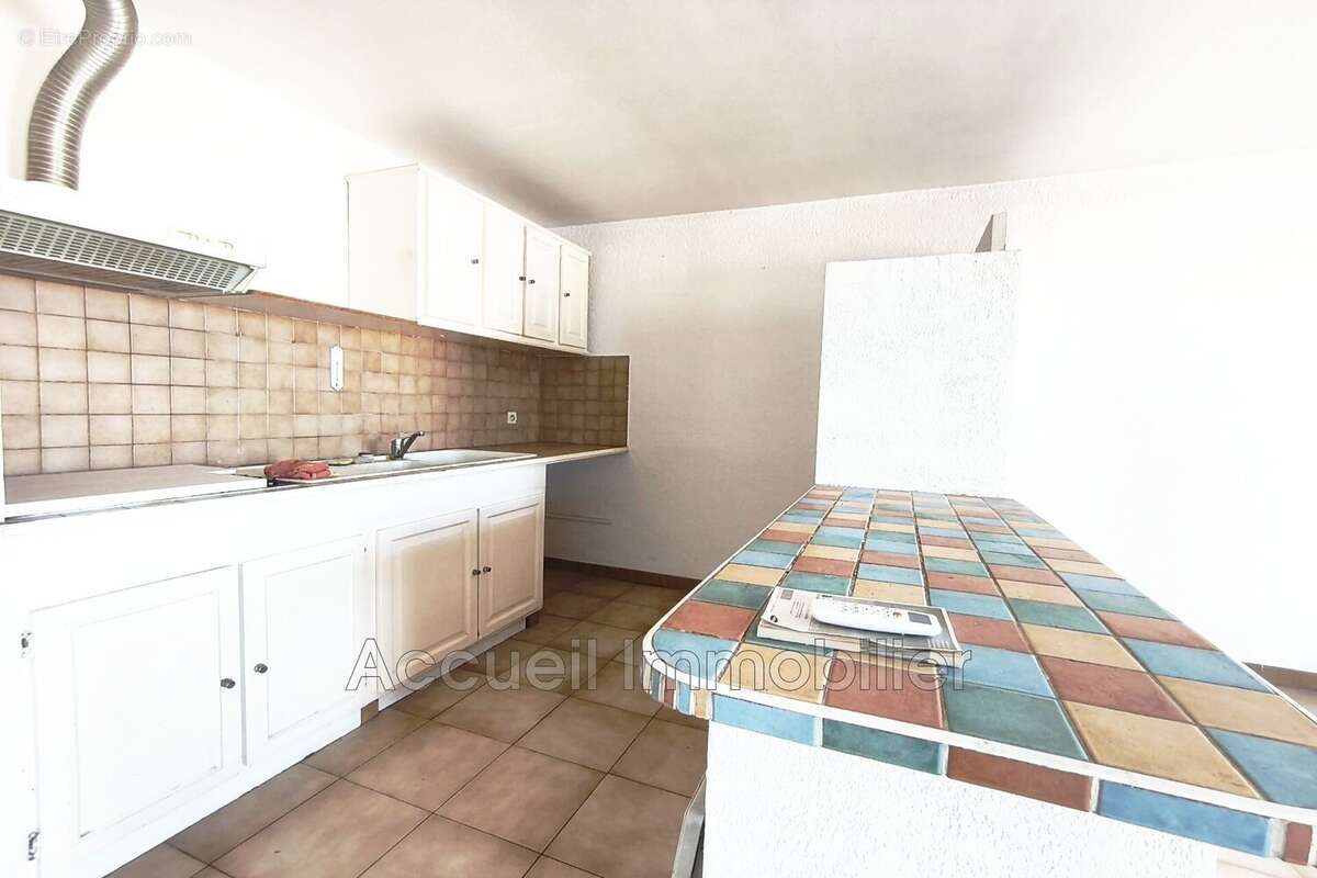 Appartement 64 m² à Le Grau-Du-Roi  - photo 2