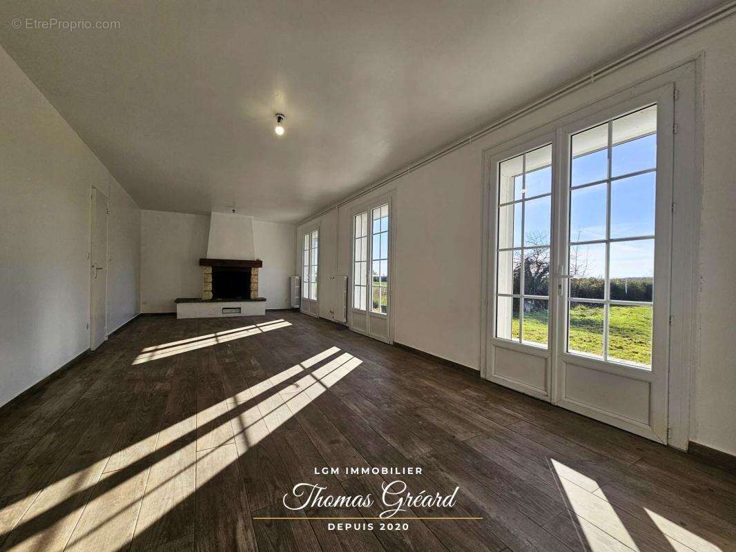 Maison familiale 155 m² – 5 chambres – Vie de plain-pied – Grand terrain clos 6 470 m² – Châteaudun - photo 2