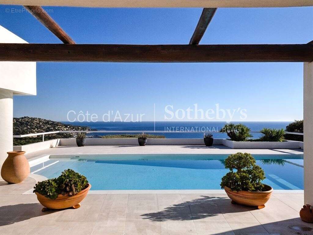Villa contemporaine avec vue mer panoramique à vendre à Sainte-Maxime - photo 3