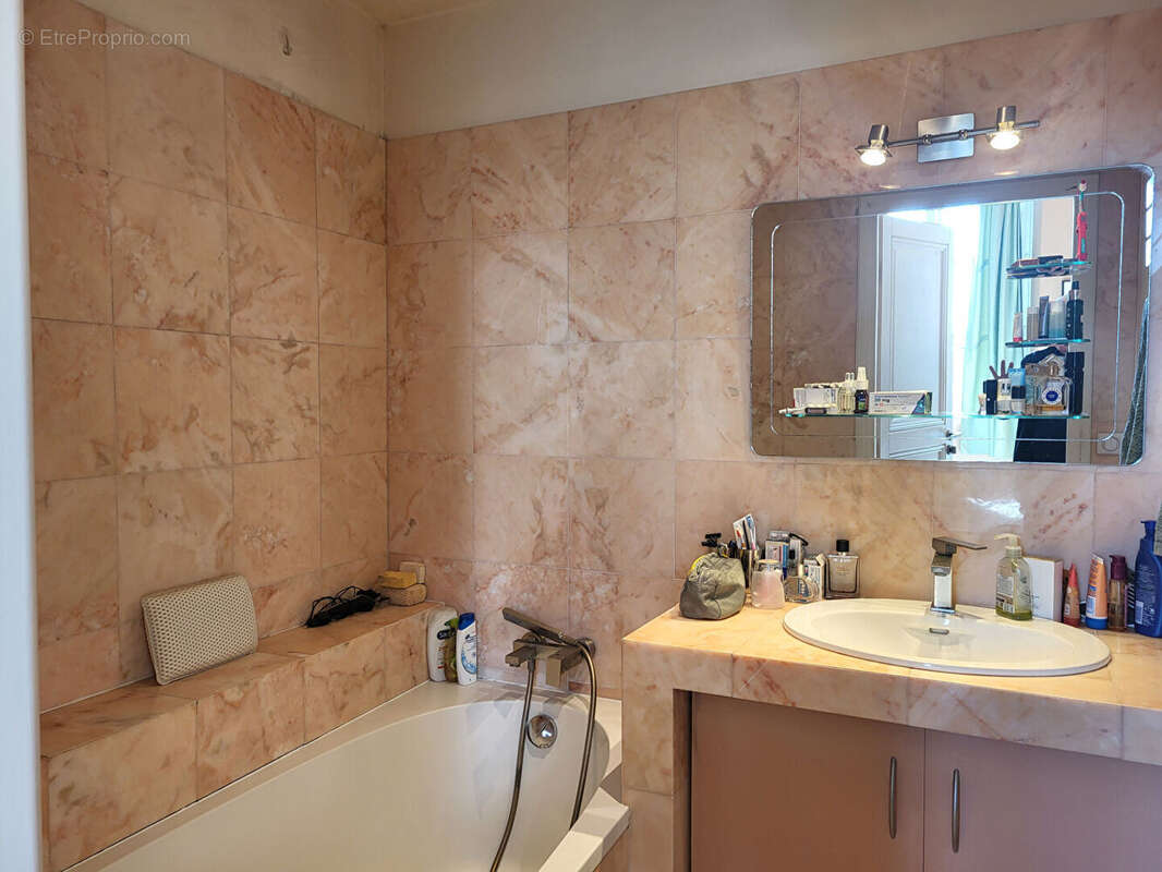 Appartement à PARIS-1E