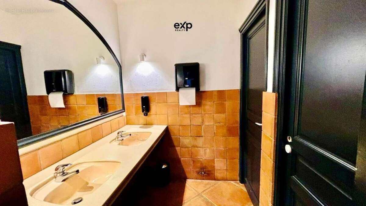 Commerce à CHALLES-LES-EAUX