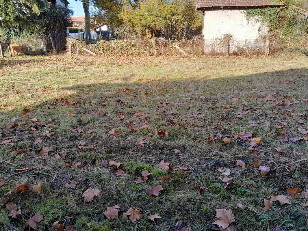 Terrain de 566m2 avec bêtiment de 115m2 - photo 2