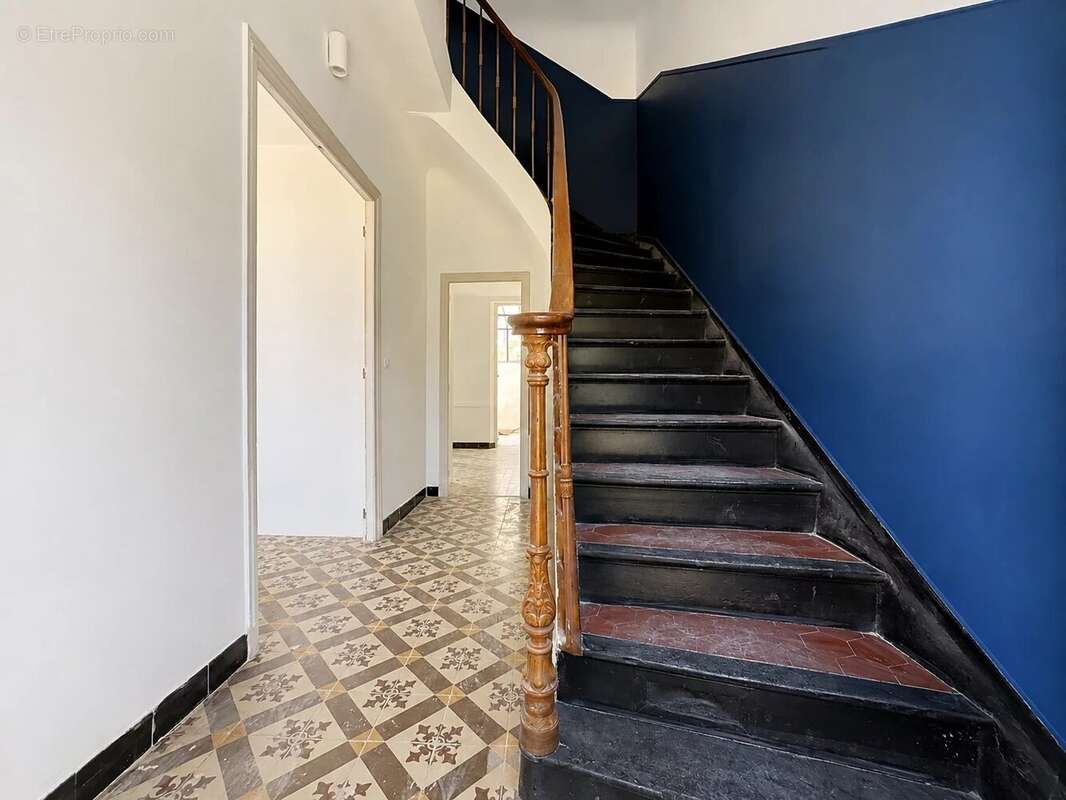 Jolie maison de ville à rénover de 107m2 avec 30m2 d'extérieur et parking - photo 15