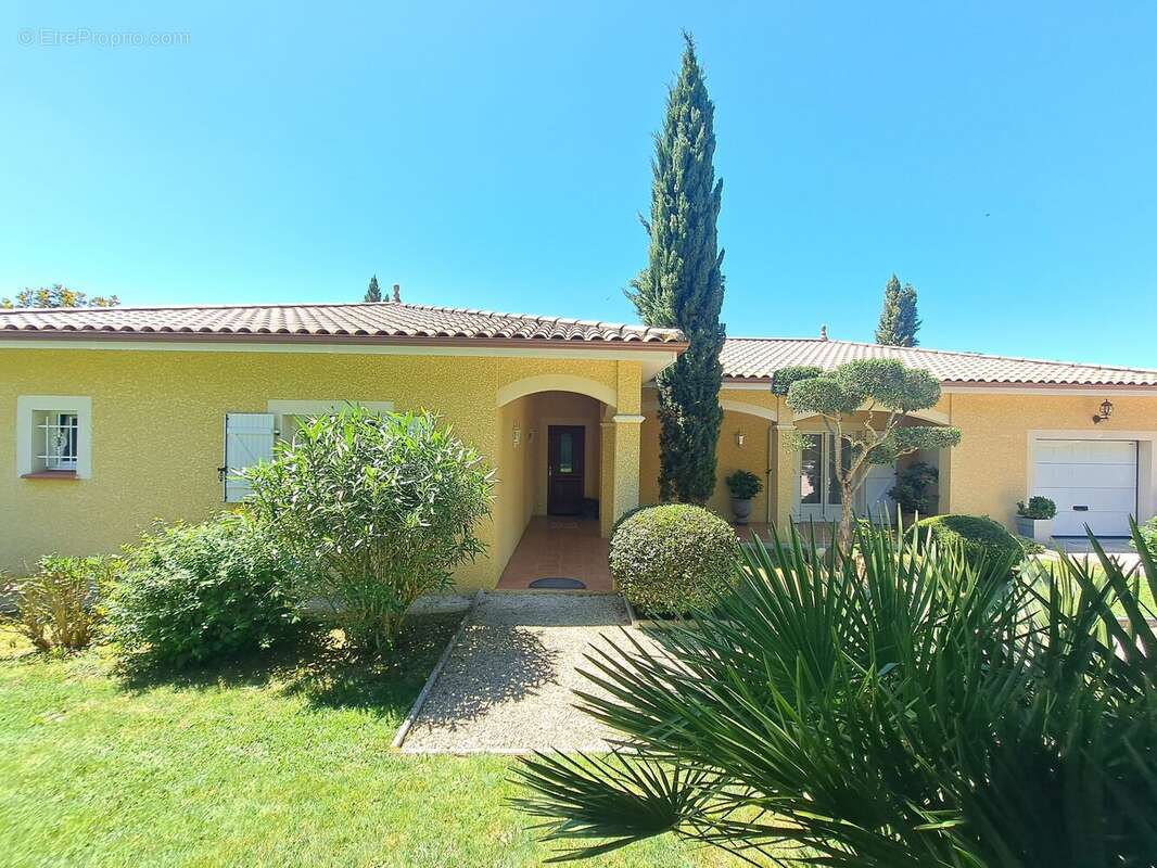 Maison à VIC-FEZENSAC