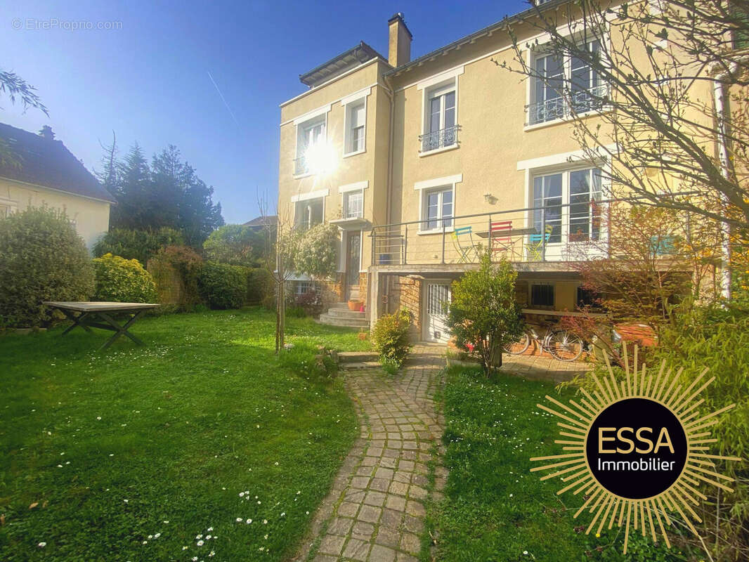 Maison 176 m² à Viroflay  - photo 2