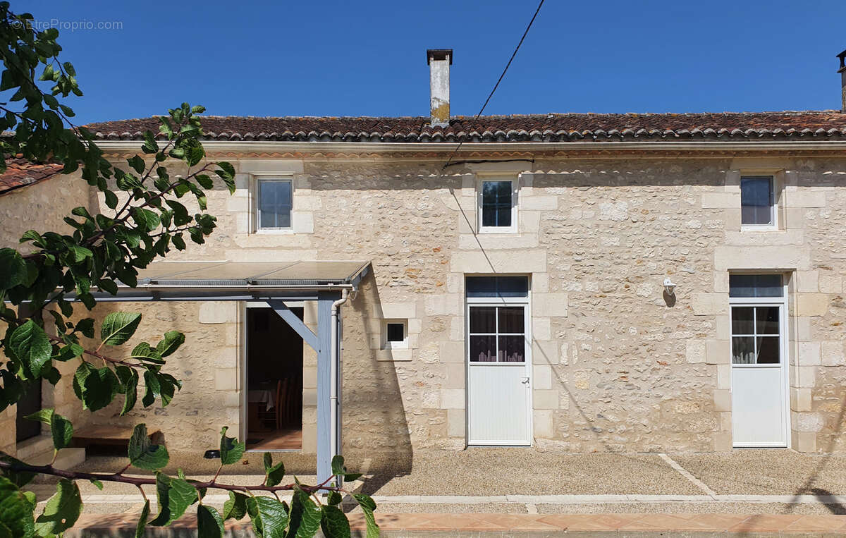 Maison à CORME-ROYAL