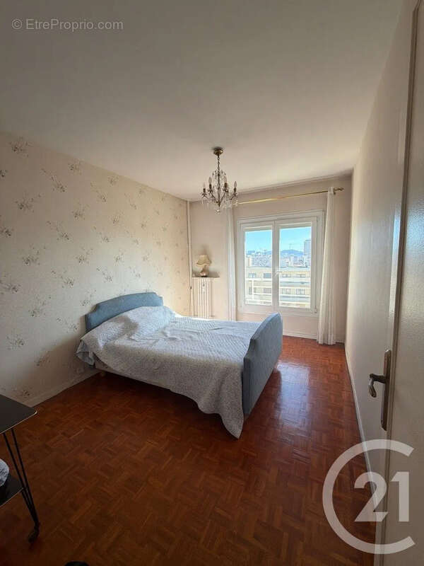 Appartement à MARSEILLE-5E