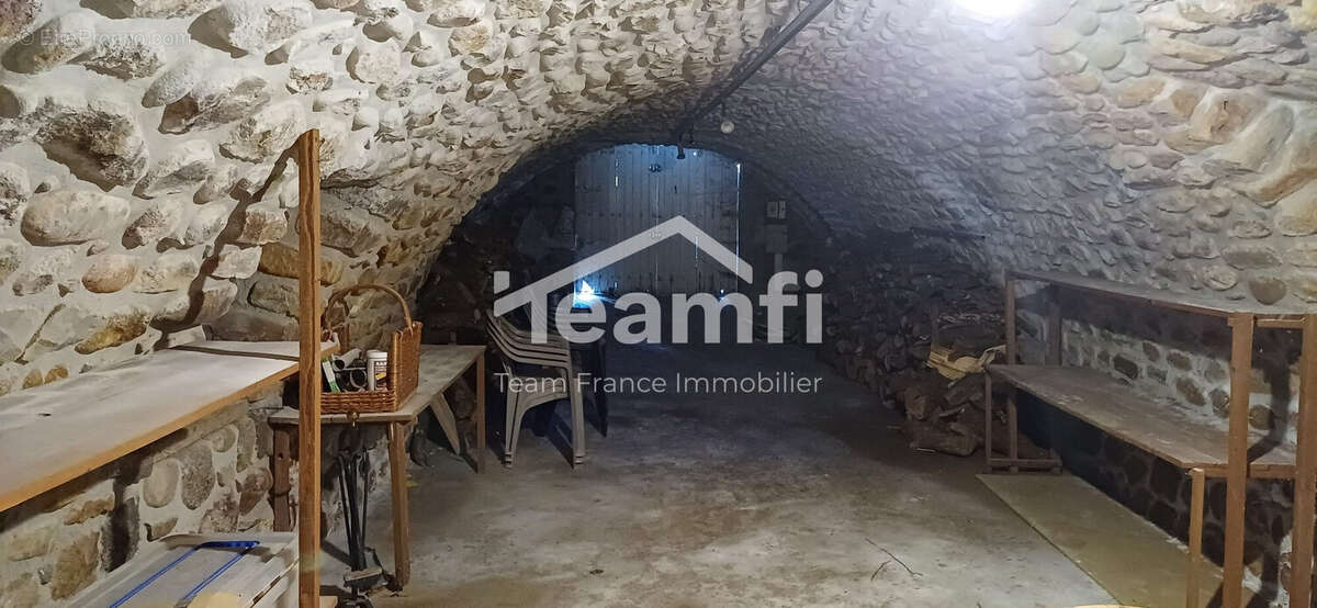 Maison à BERRIAS-ET-CASTELJAU