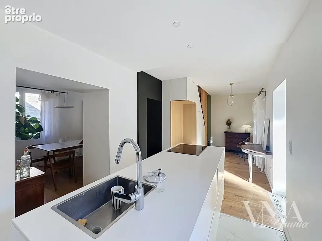 Maison de village rénovée de 95 m2 au centre de Lissieu - photo 7
