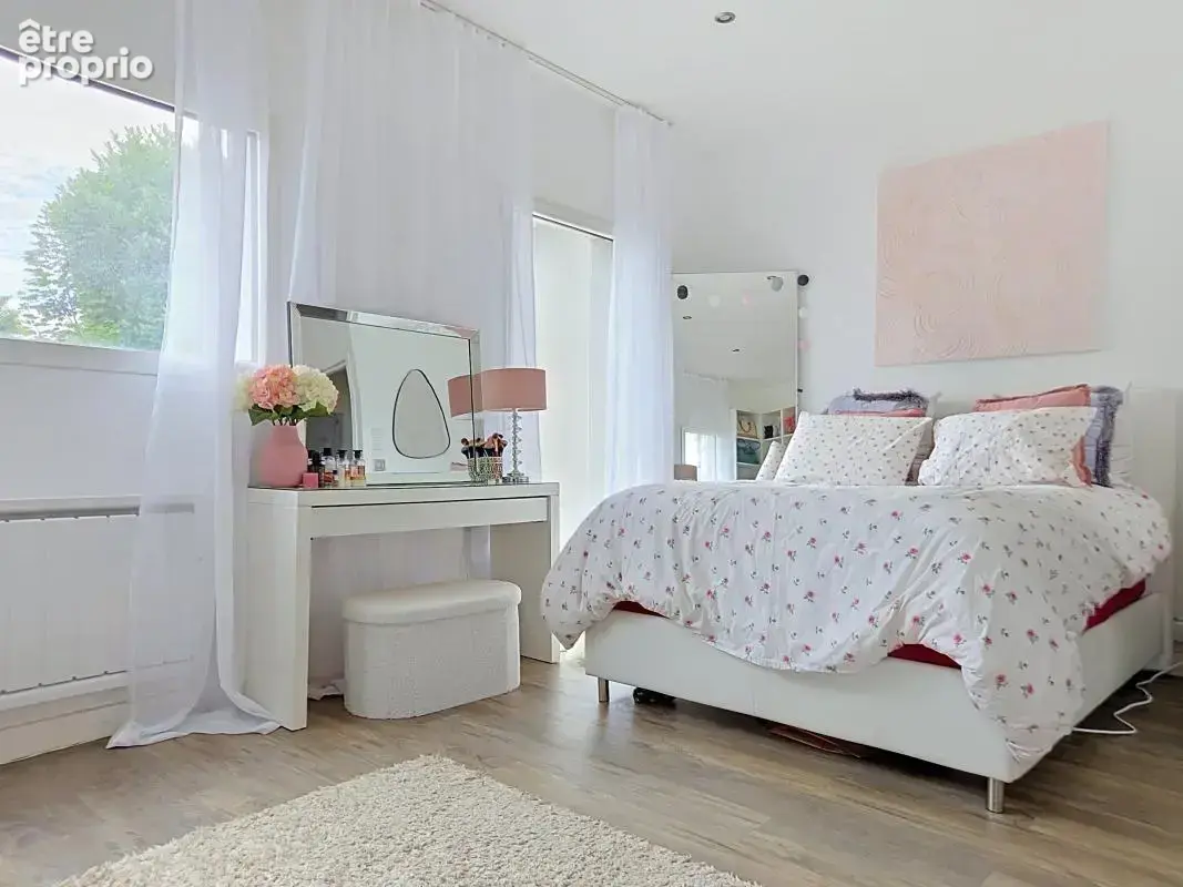 Maison - Plain-pied - 5 Chambres - Buanderie - Cellier - Cave - Deux Terrasses - Jardin - Piscine - - photo 23