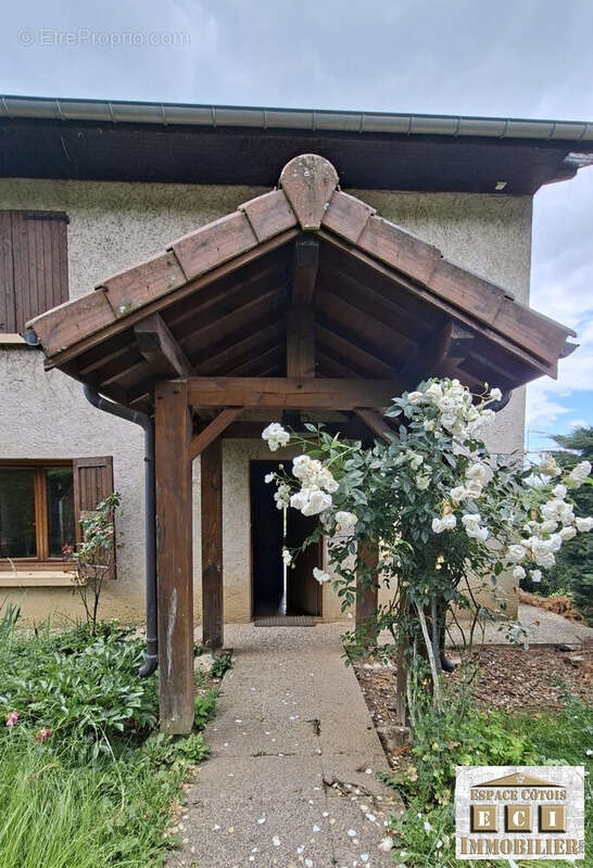 Maison 181 m² à Bressieux  - photo 8