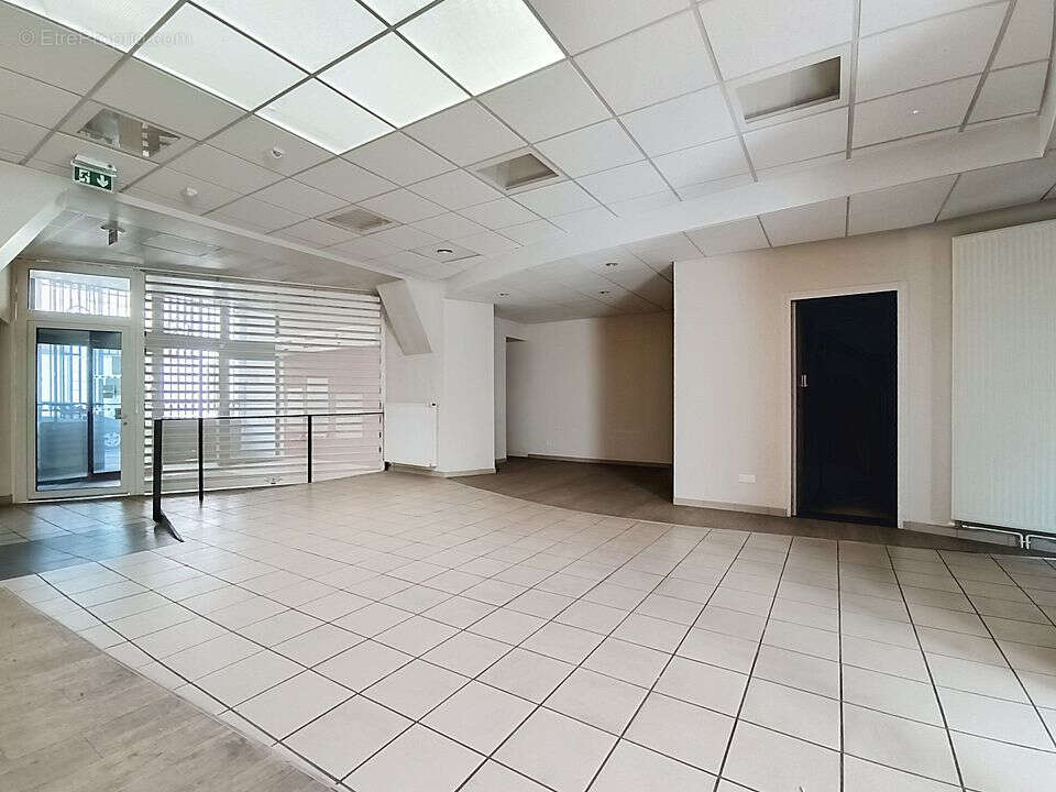 Local commercial Condé-Sur-L'Escaut 215 m2 - photo 3