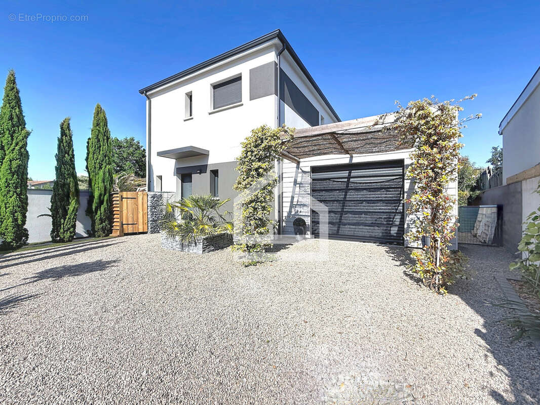 Maison moderne de 2018 avec suite parentale et piscine - photo 5