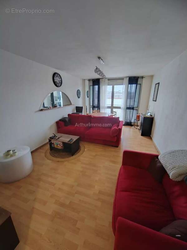 Appartement à VAUJOURS