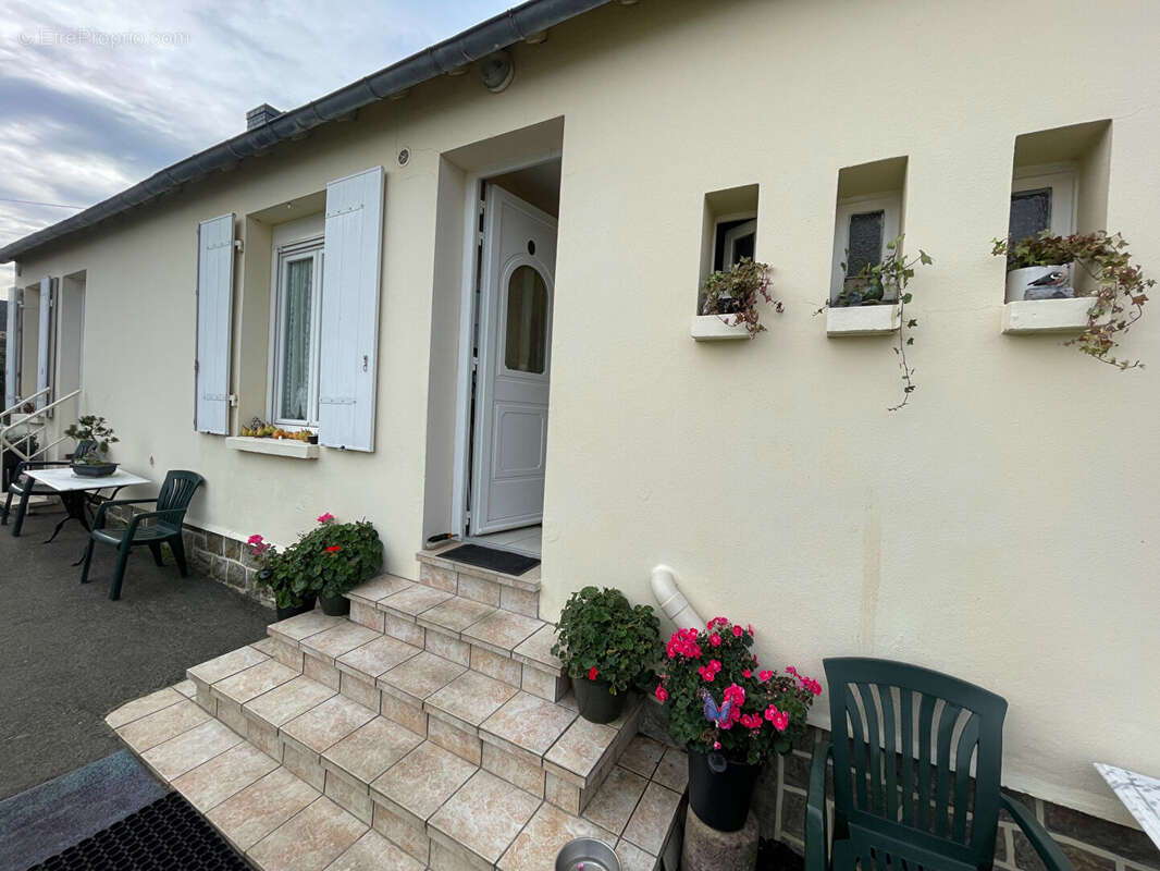 Maison à SAINT-MARTIN-DES-CHAMPS