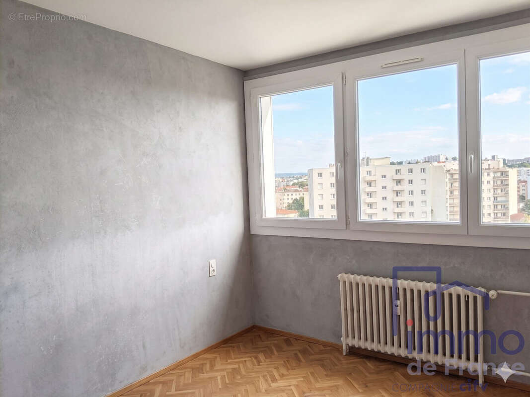 Appartement 58 m² à Saint-Etienne  - photo 3