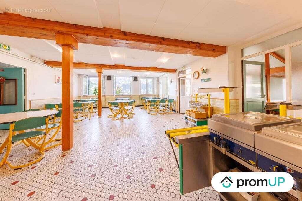 Commerce à MURAT-LE-QUAIRE