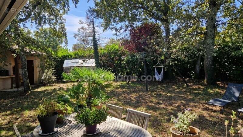 Maison à SAINT-JEAN-D'ILLAC