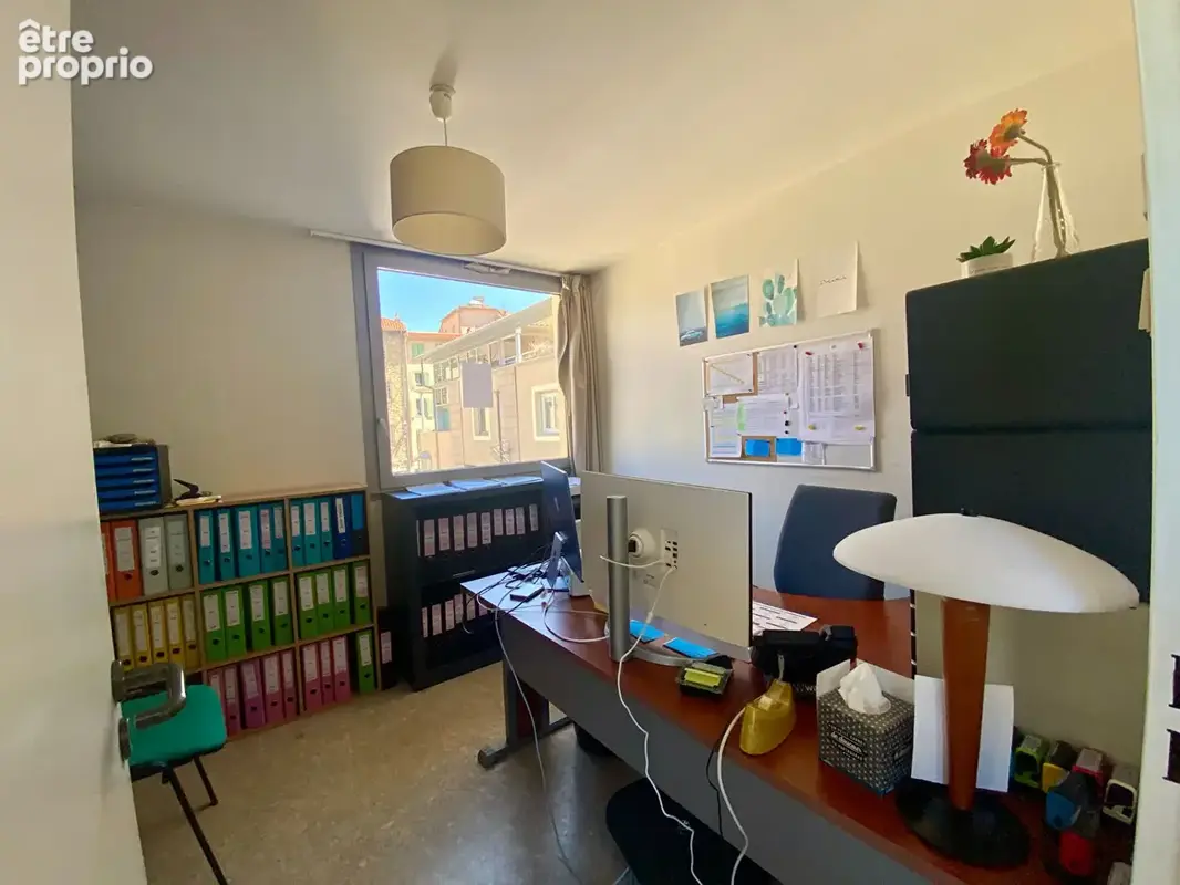 Centre-ville de Millau  Duplex professionnel avec locataire en place - photo 12