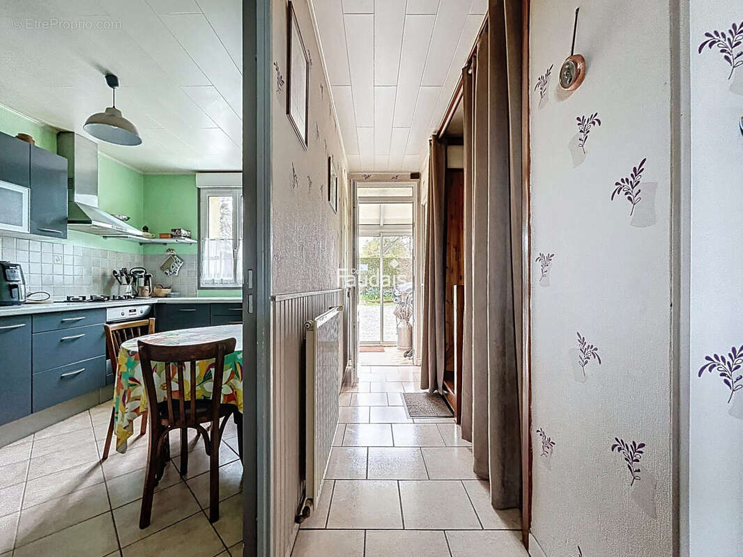 Maison à LES MOITIERS-D'ALLONNE