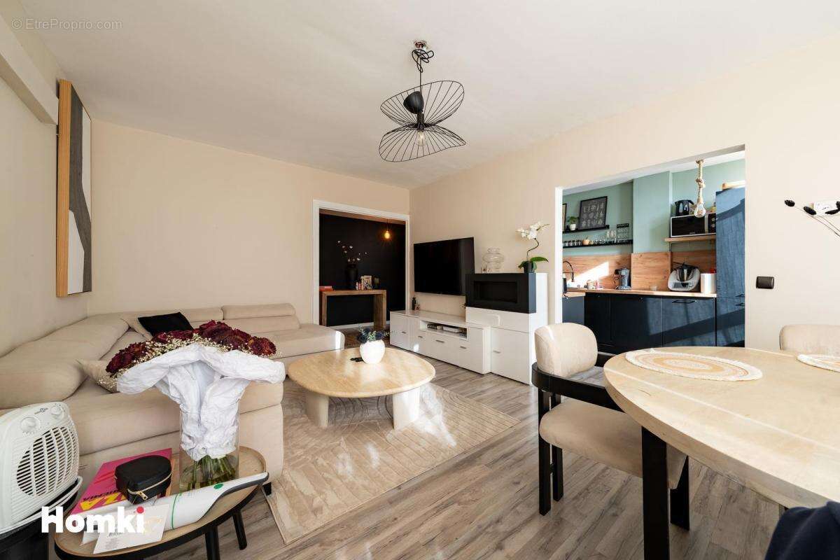 Appartement T3 de 72 m2 à Tourcoing 59200, Rue Jehan de Tourcoing - photo 2